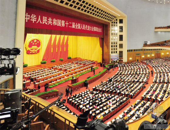 當(dāng)日上午，國(guó)務(wù)院總理李克強(qiáng)在會(huì)上做了2016年政府工作報(bào)告。